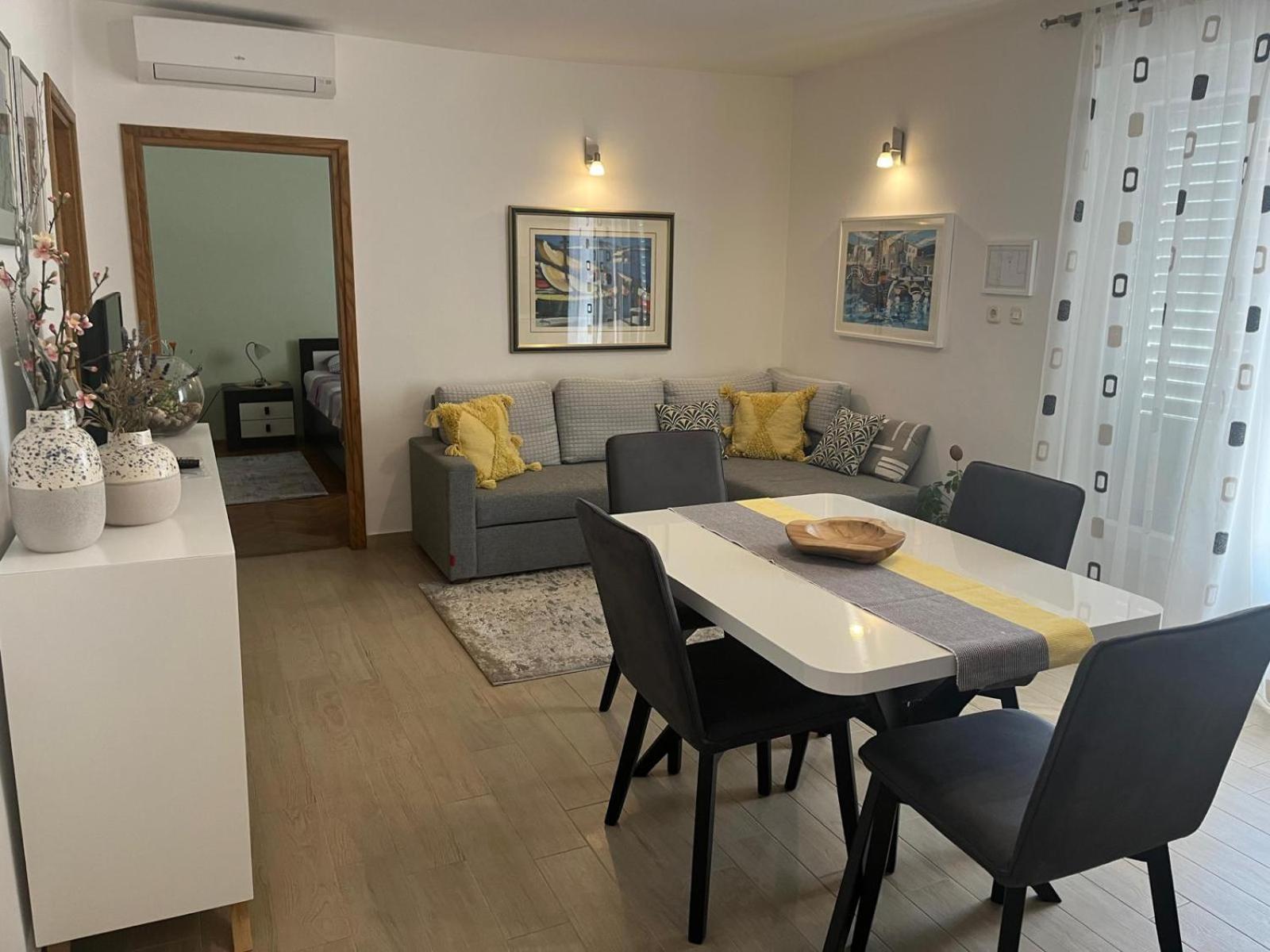 ריסיקה Apartmani Anica מראה חיצוני תמונה