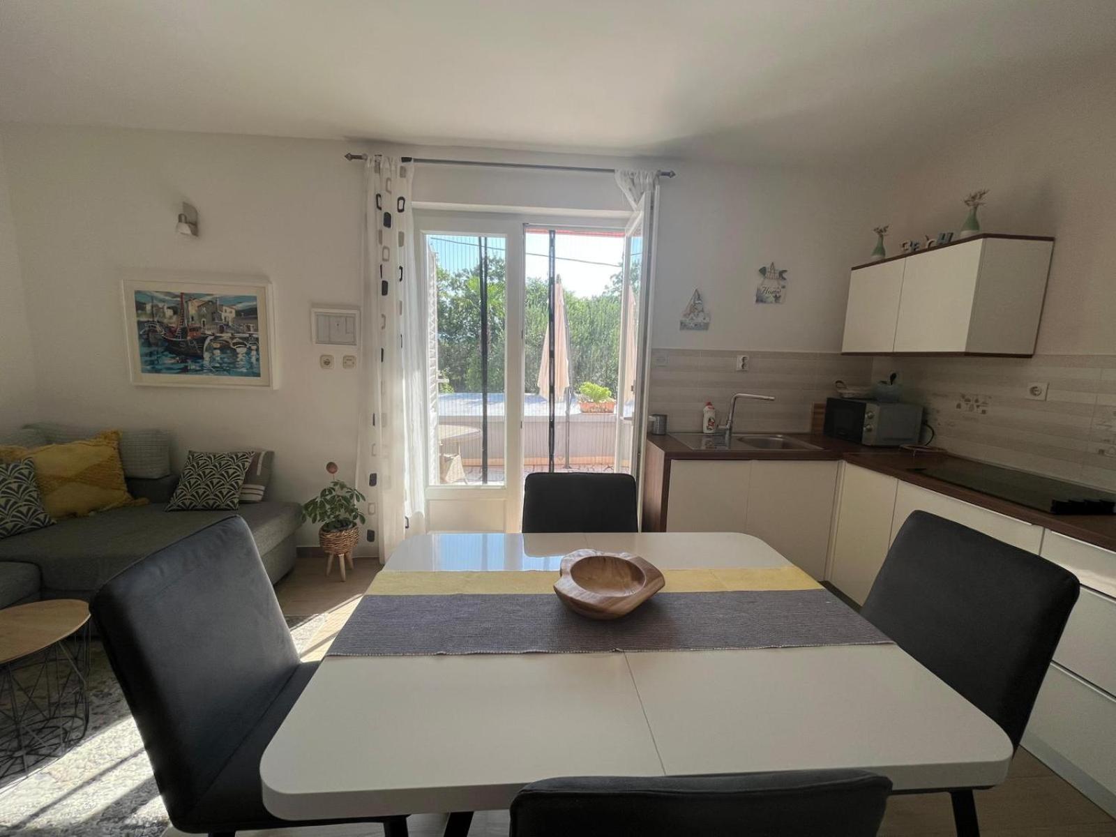 ריסיקה Apartmani Anica מראה חיצוני תמונה