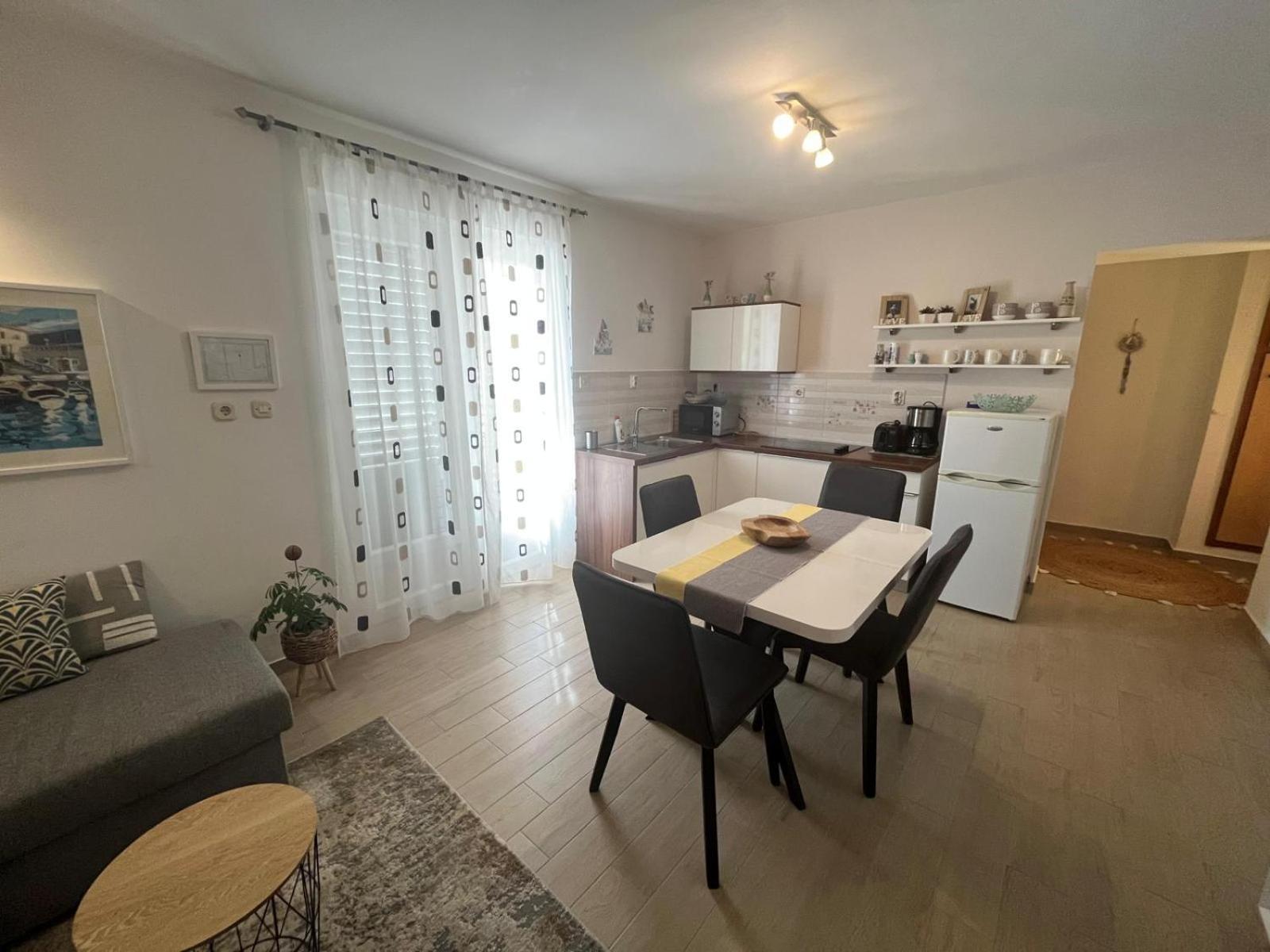 ריסיקה Apartmani Anica מראה חיצוני תמונה